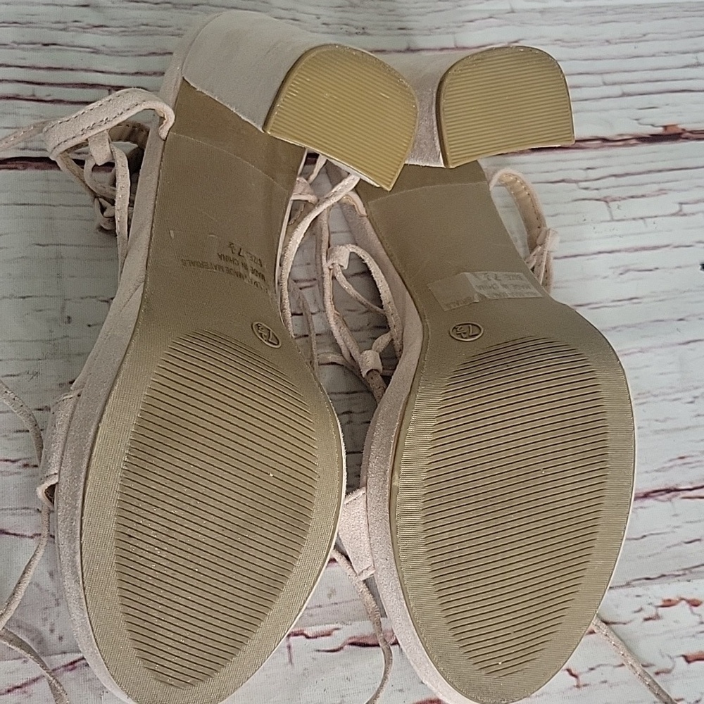 WILD DIVA Beige Suede Platform Platform Sandals Size 7.5 - Picture 5 of 7